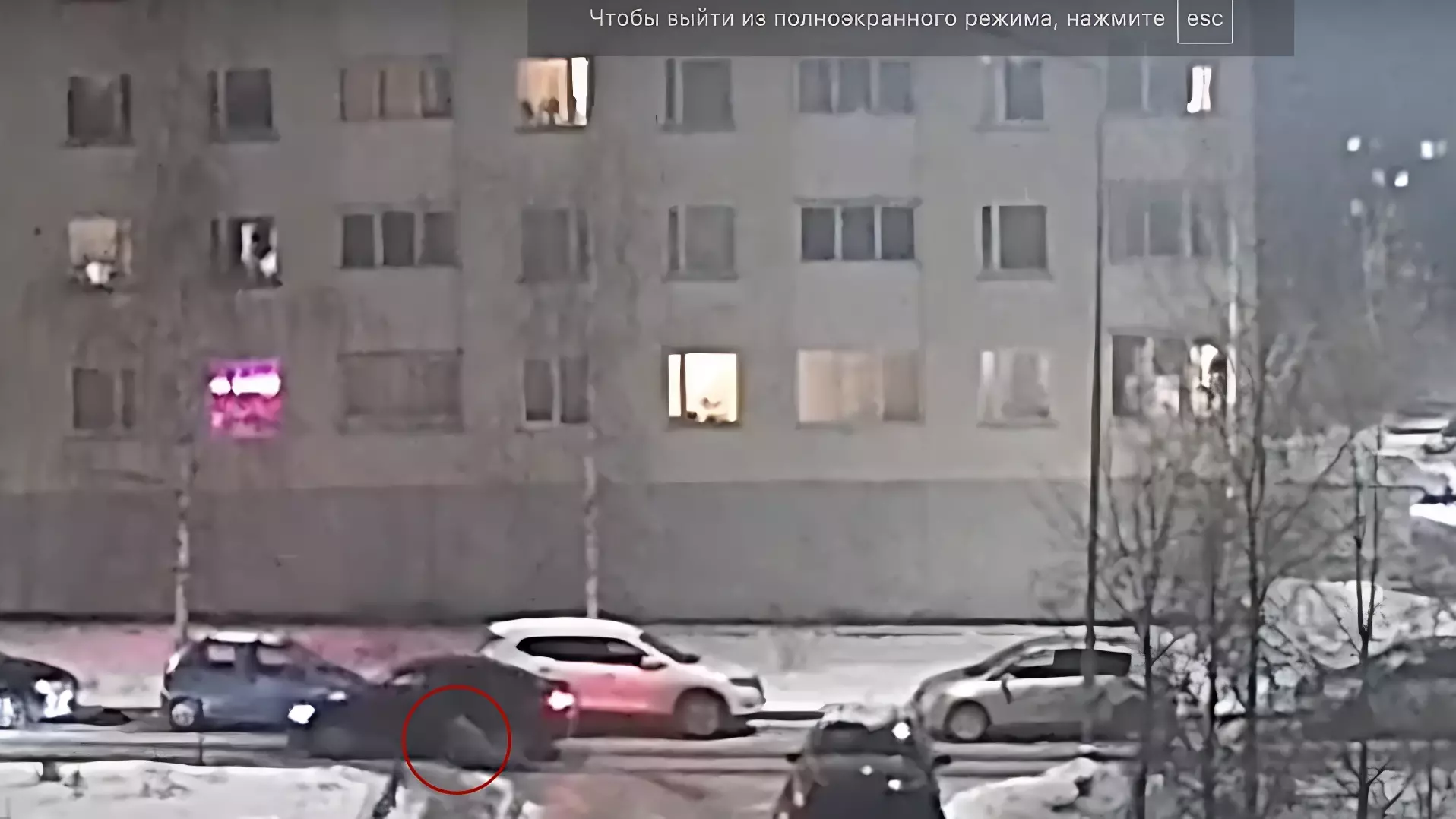 Иномарка протащила пешехода по двору жилого дома в Петрозаводске