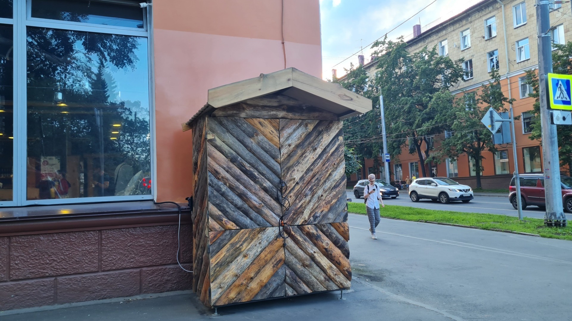 «Де**** всплывает»: жители центра Петрозаводска жалуются на запах фекалий в доме