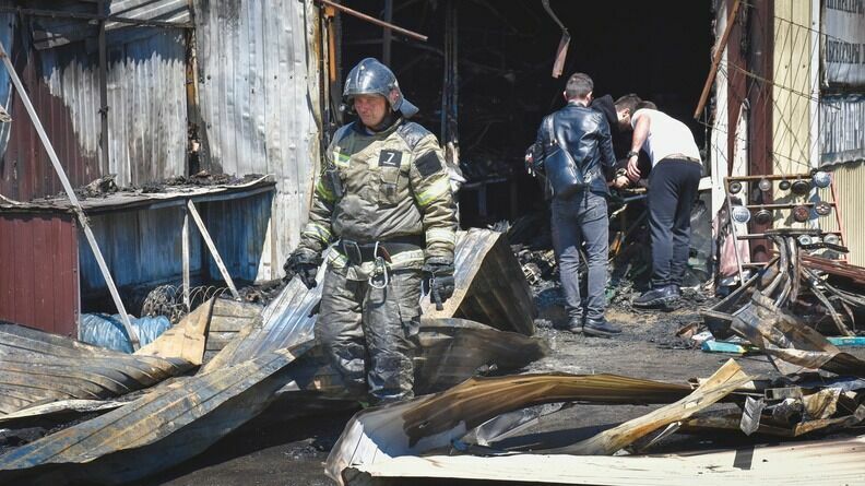 В Петрозаводске из-за пожара в доме обрушилась кровля