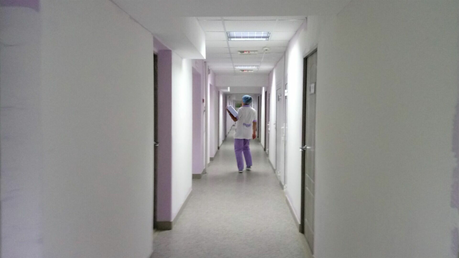 "Стыд и позор": в больнице Петрозаводска охранники хамят посетителям