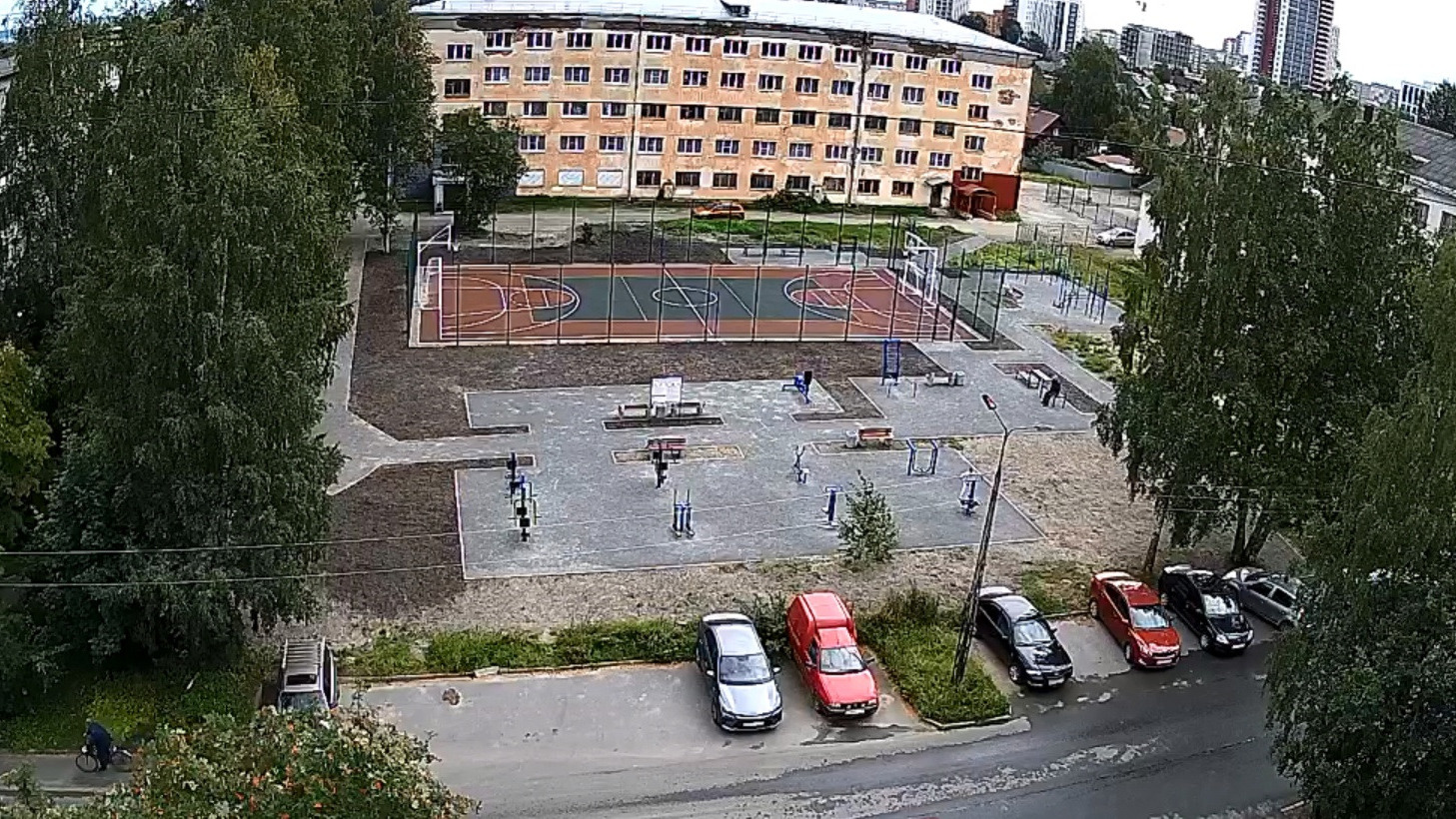 Универсальная спортивная площадка появилась в микрорайоне Петрозаводска