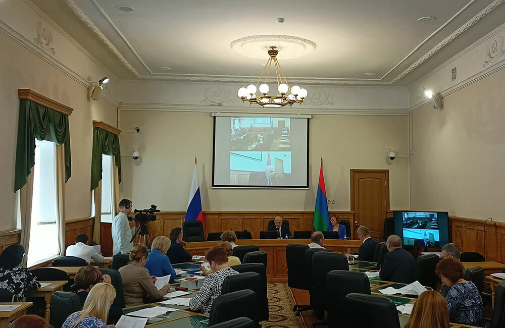 Парламент Карелии обсудил меры по сохранению экологии Онежского и Ладожского озер