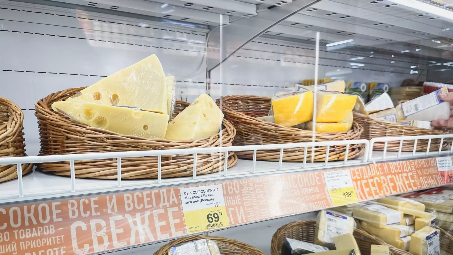 Юный вор из Кондопоги украл и съел 16 пачек сыра