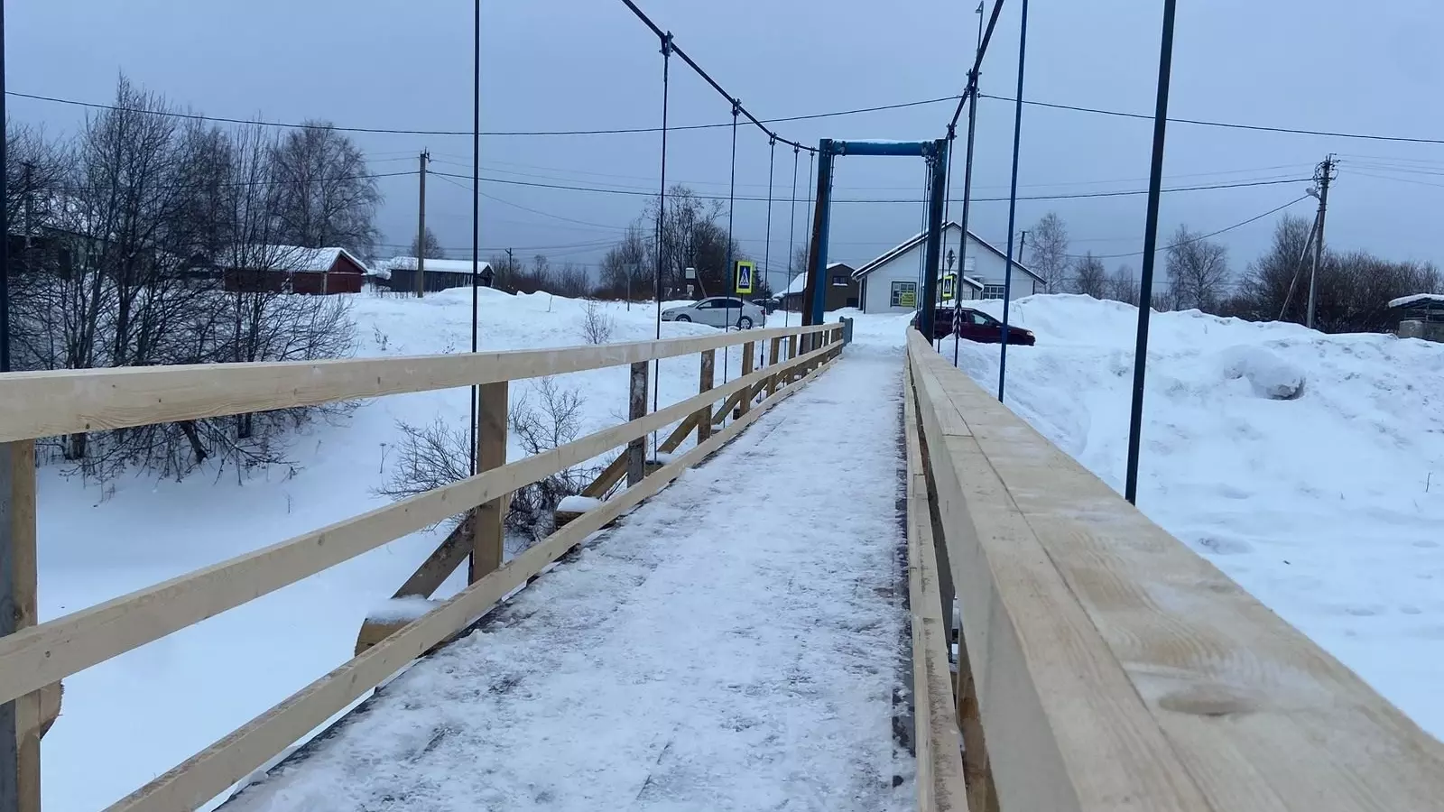 Рухнувший мост в деревне в Карелии отремонтировали