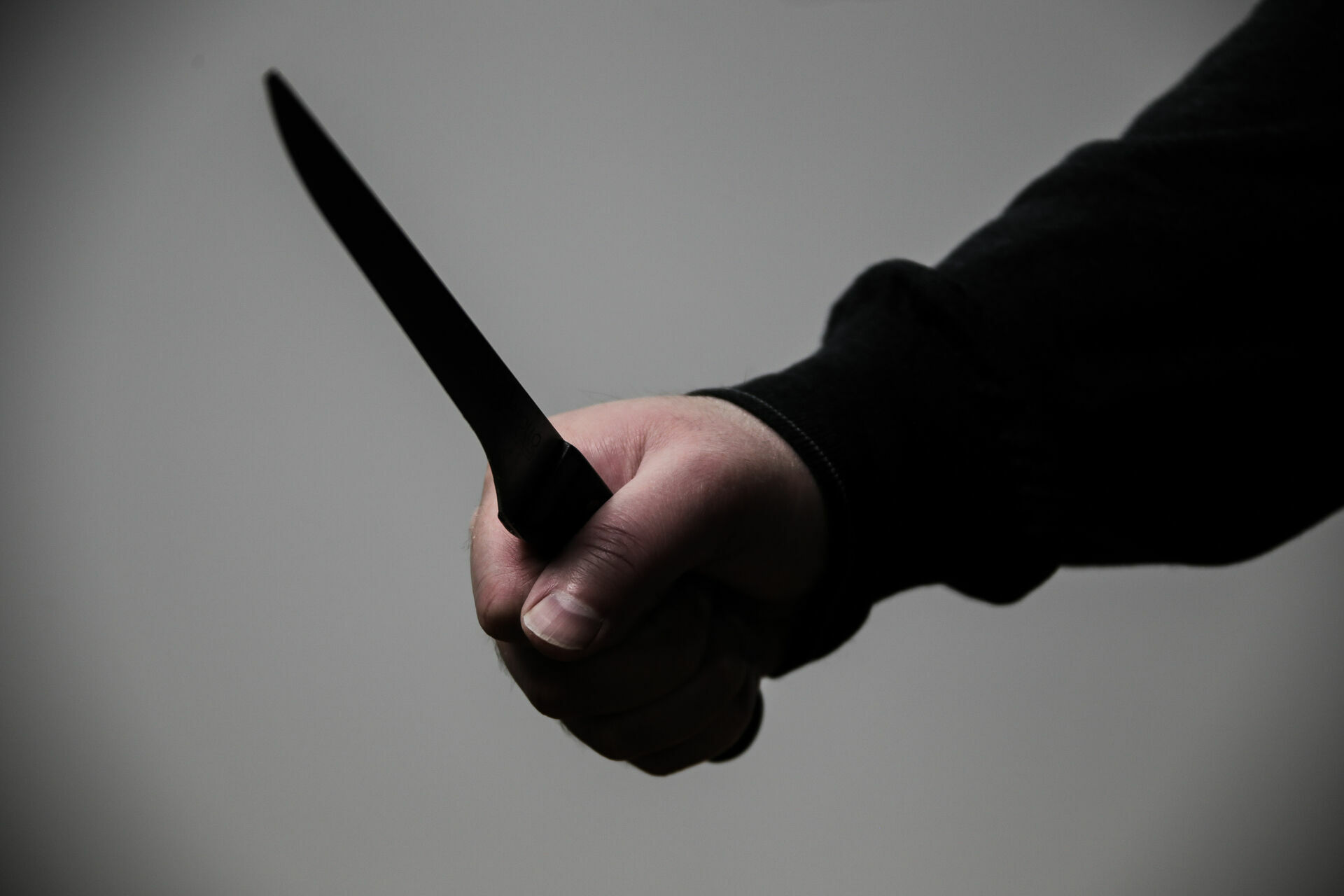 Подросток пытался убежать от мужчины с ножом в районе Карелии