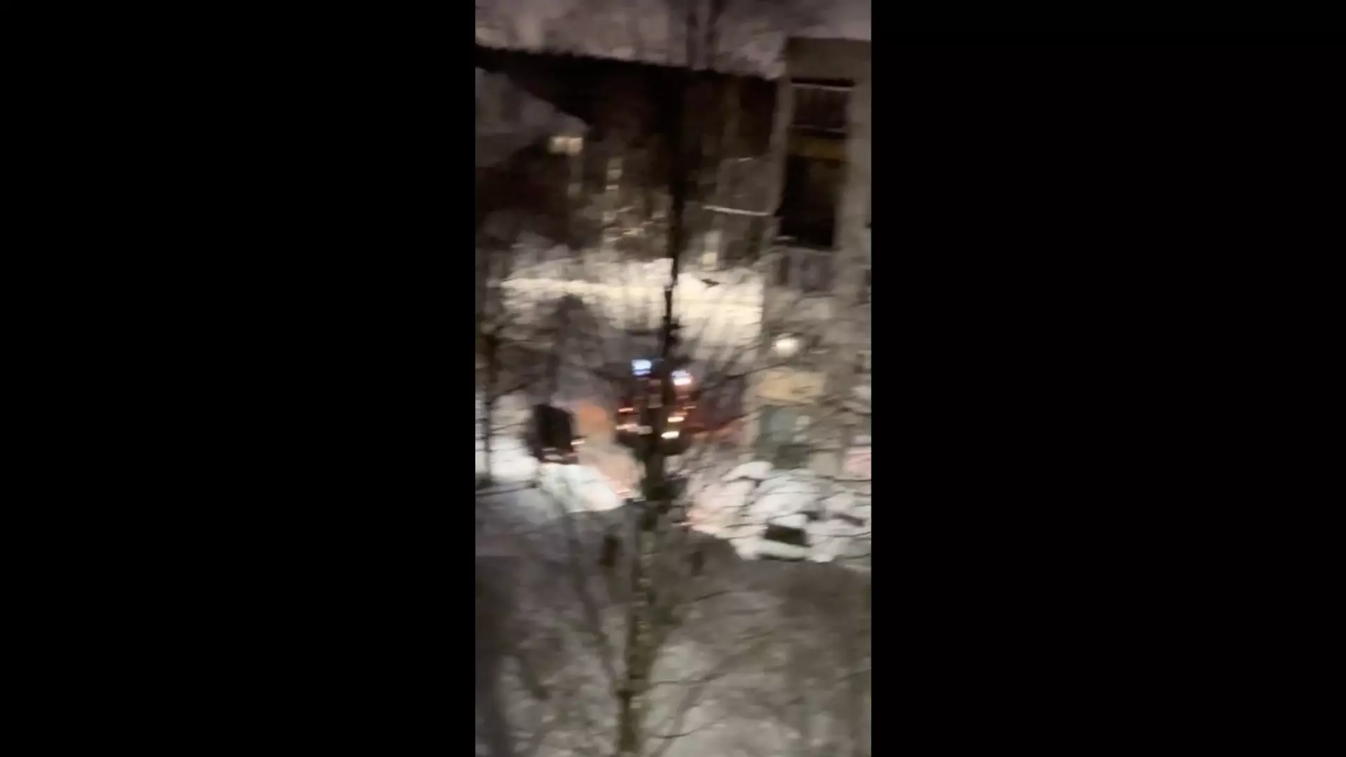Пожарная машина увязла в снегу во время вызова в Петрозаводске