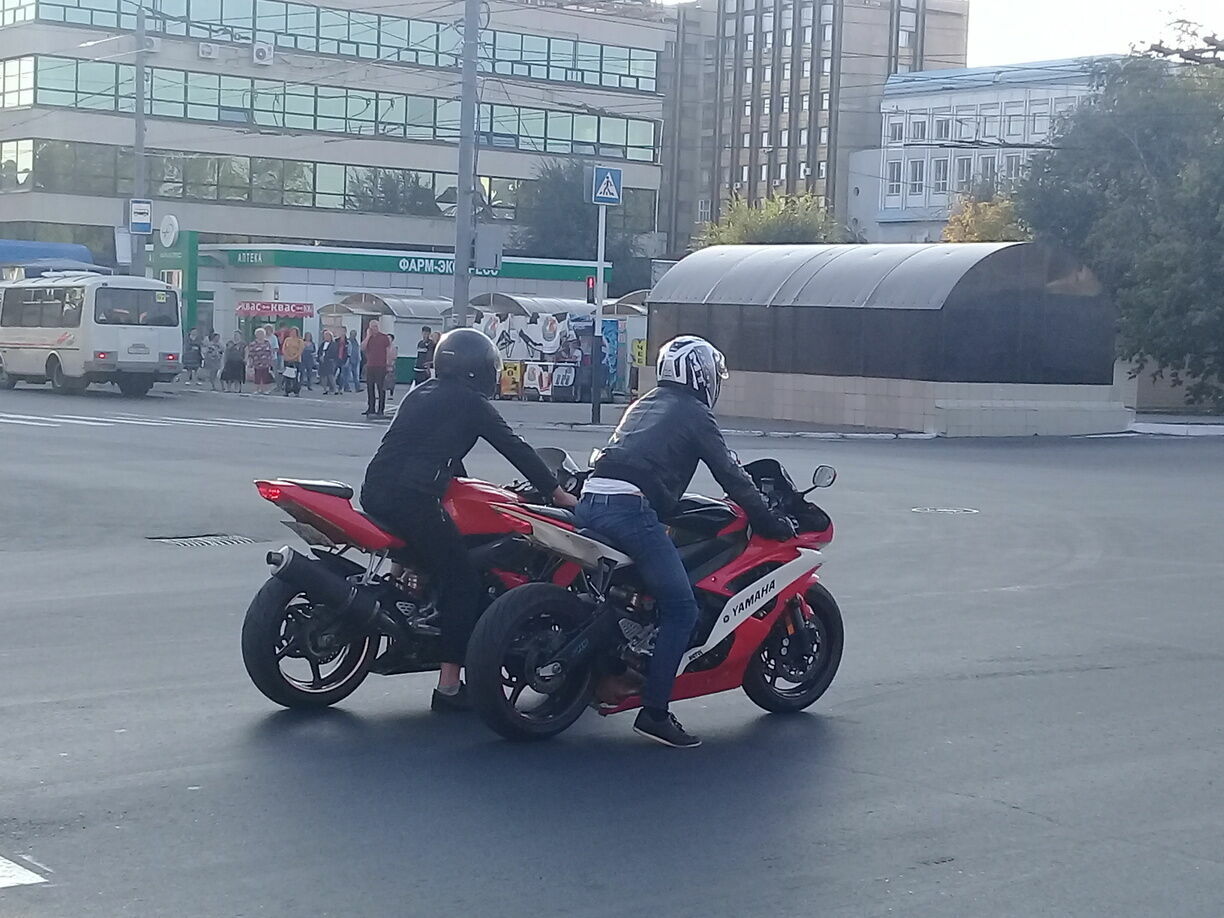Двое подростков на мотоциклах устроили ДТП в Карелии