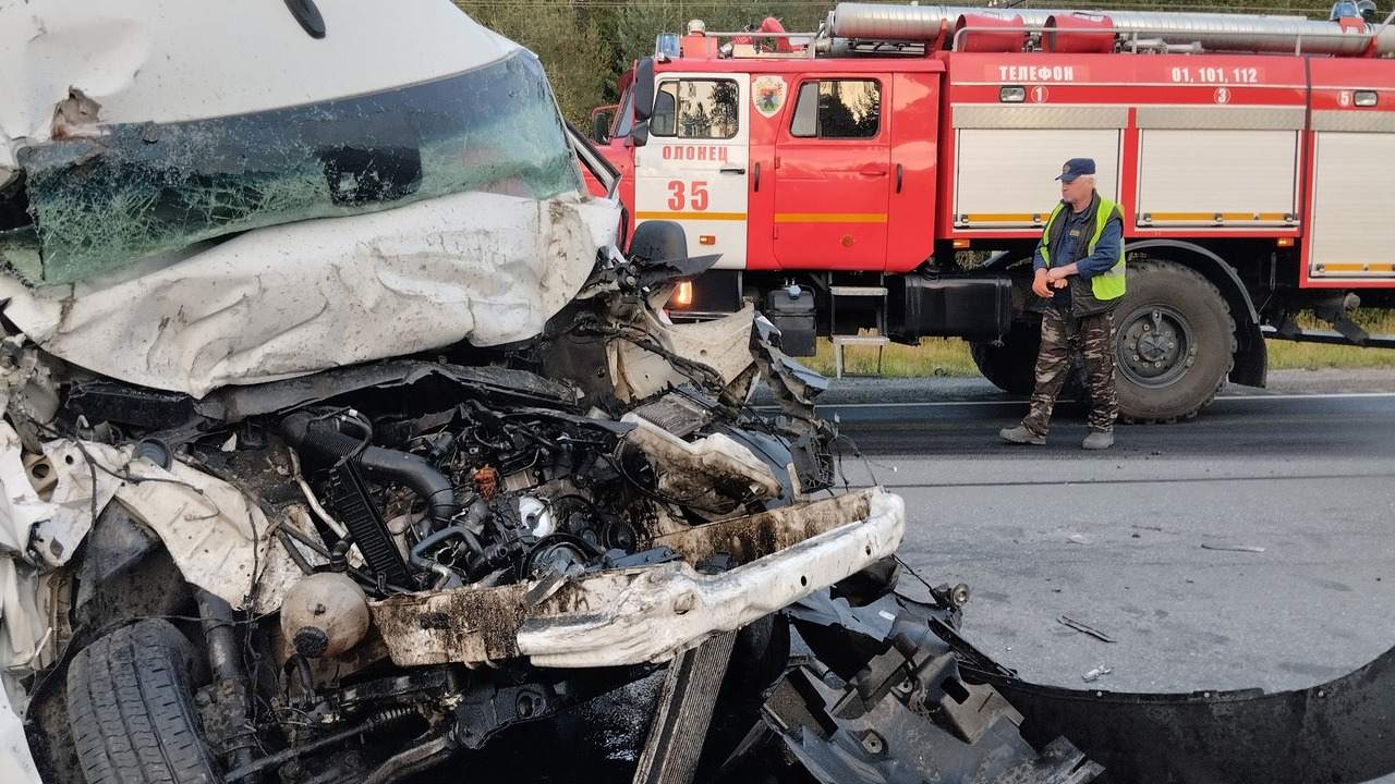 Появились фото с места ДТП в Карелии, в котором пострадали 8 пассажиров автобуса