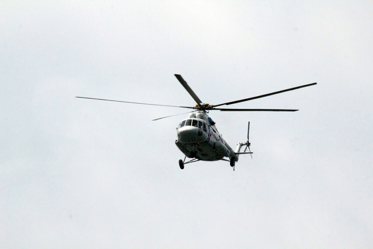 Лесной пожар в Карелии тушили с помощью вертолета